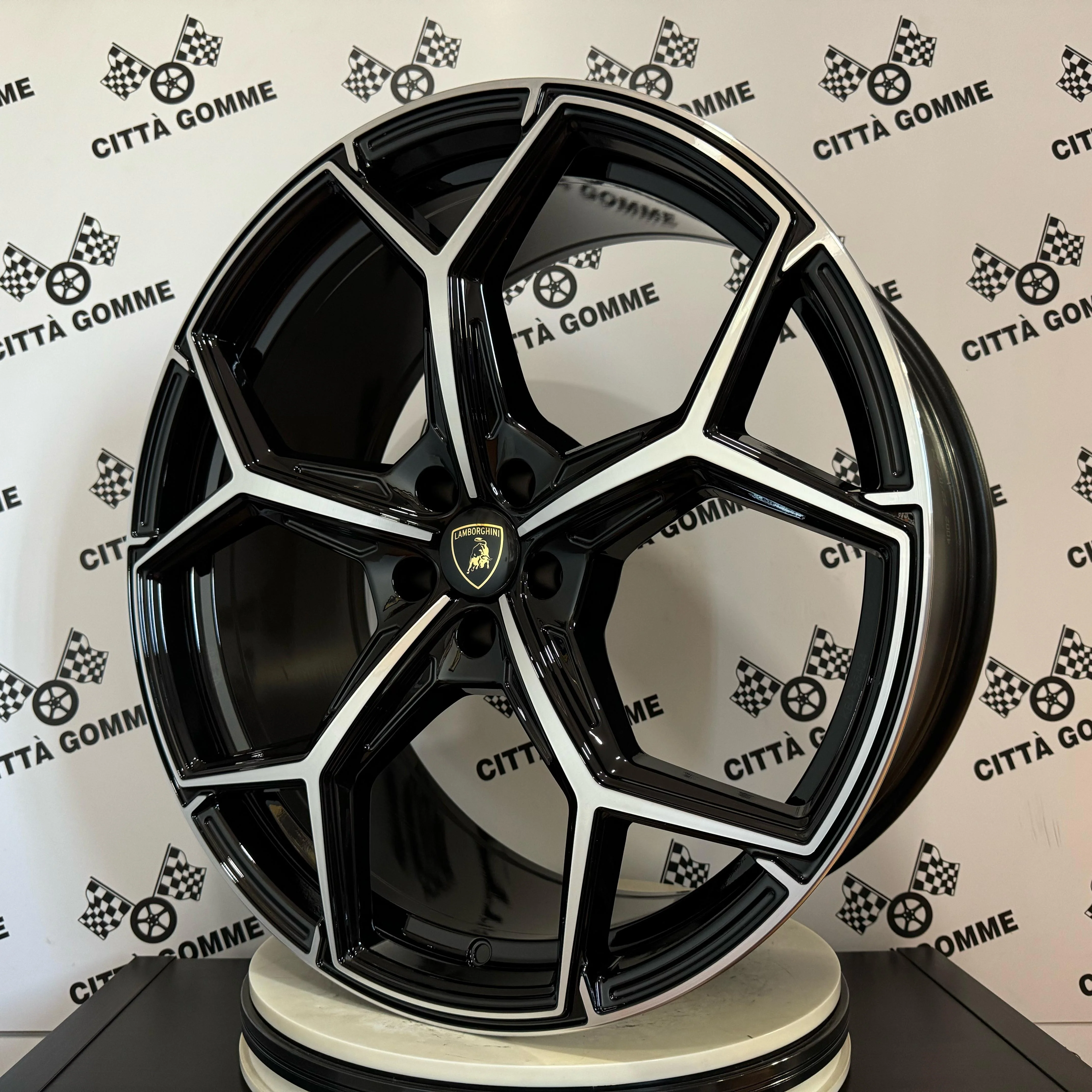 Set 4 Cerchi in lega Antera A101 compatibili per Lamborghini Urus doppia misura - Image 5