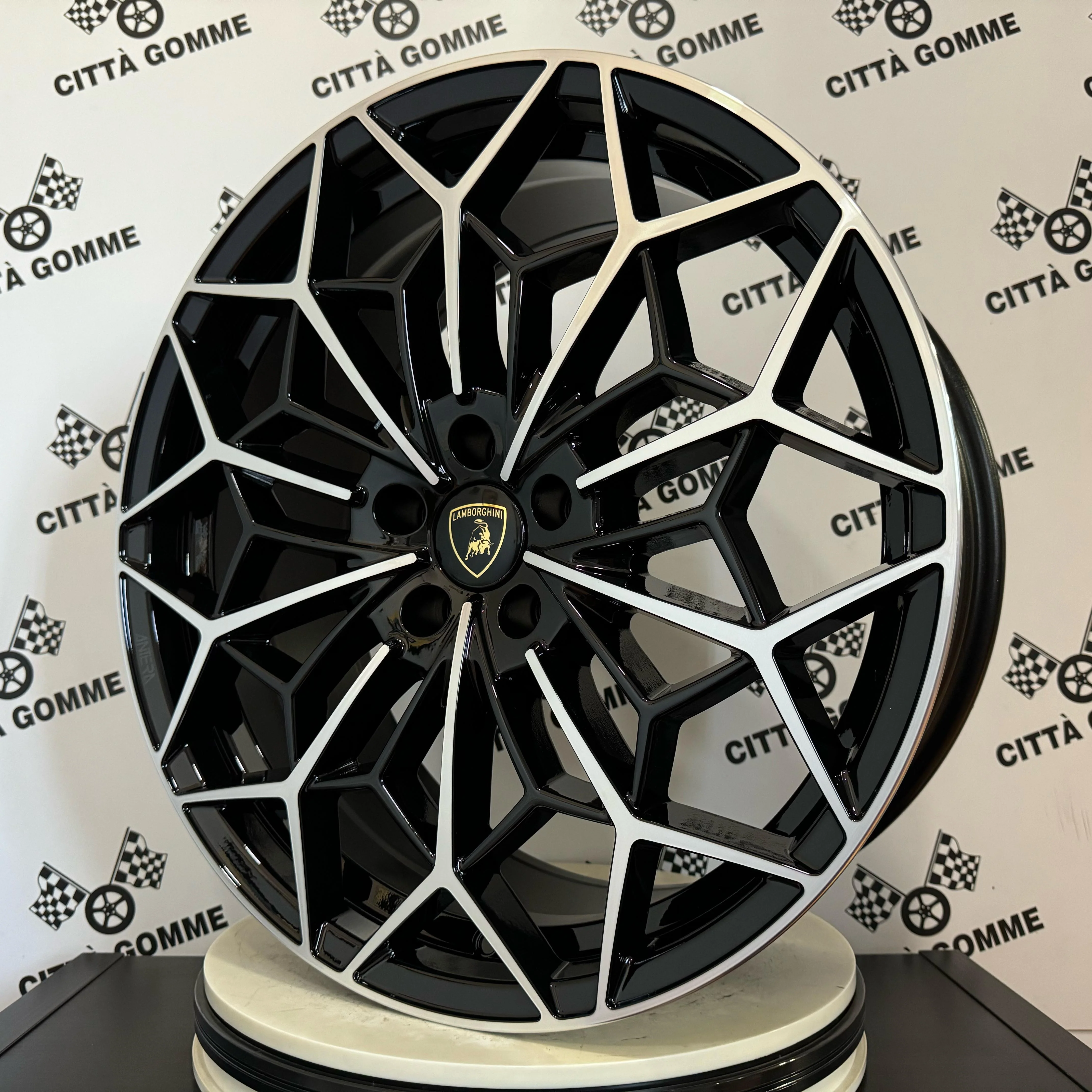Set 4 Cerchi in lega Antera A105 per Lamborghini Urus doppia misura - Image 2