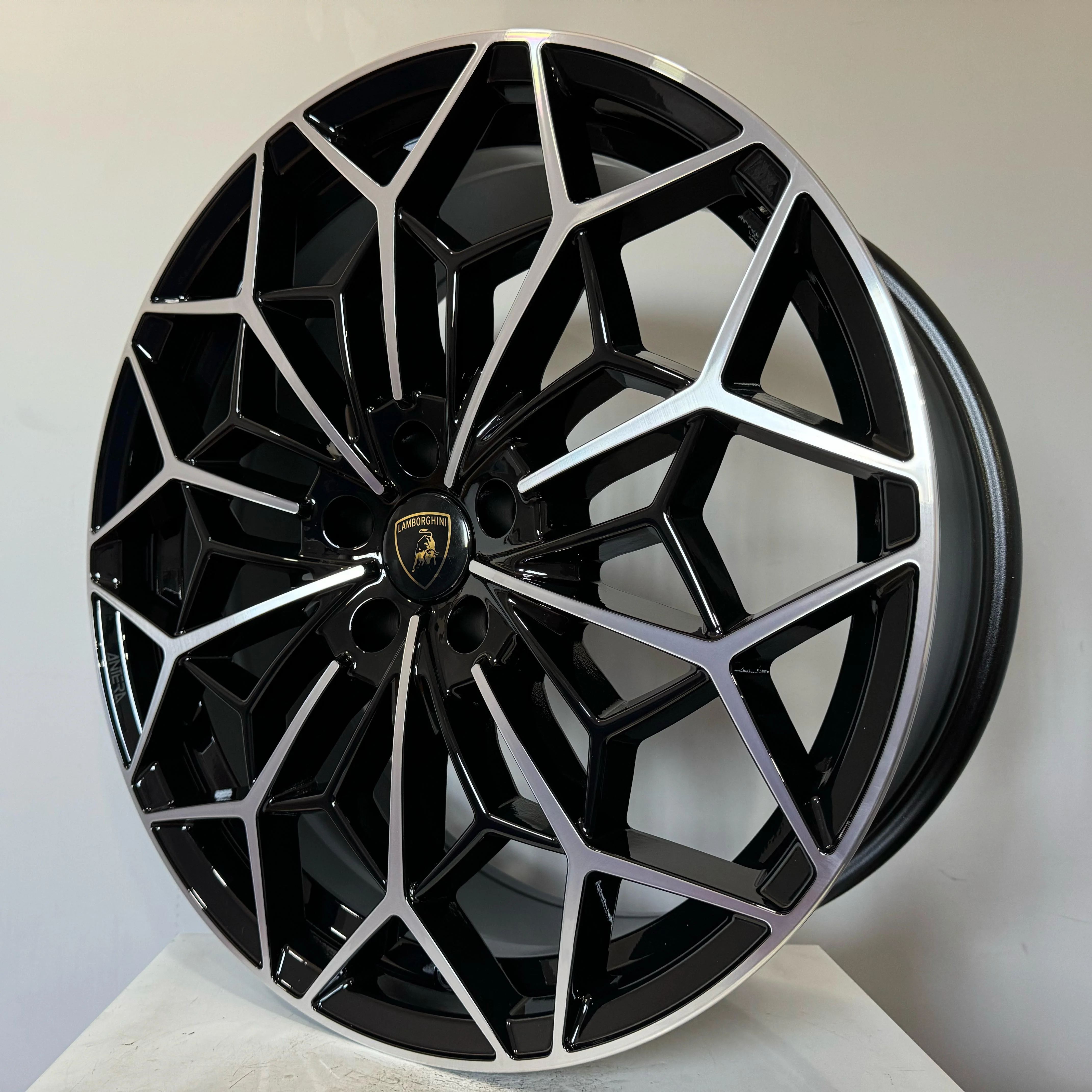 Set 4 Cerchi in lega Antera A105 per Lamborghini Urus doppia misura - Image 3