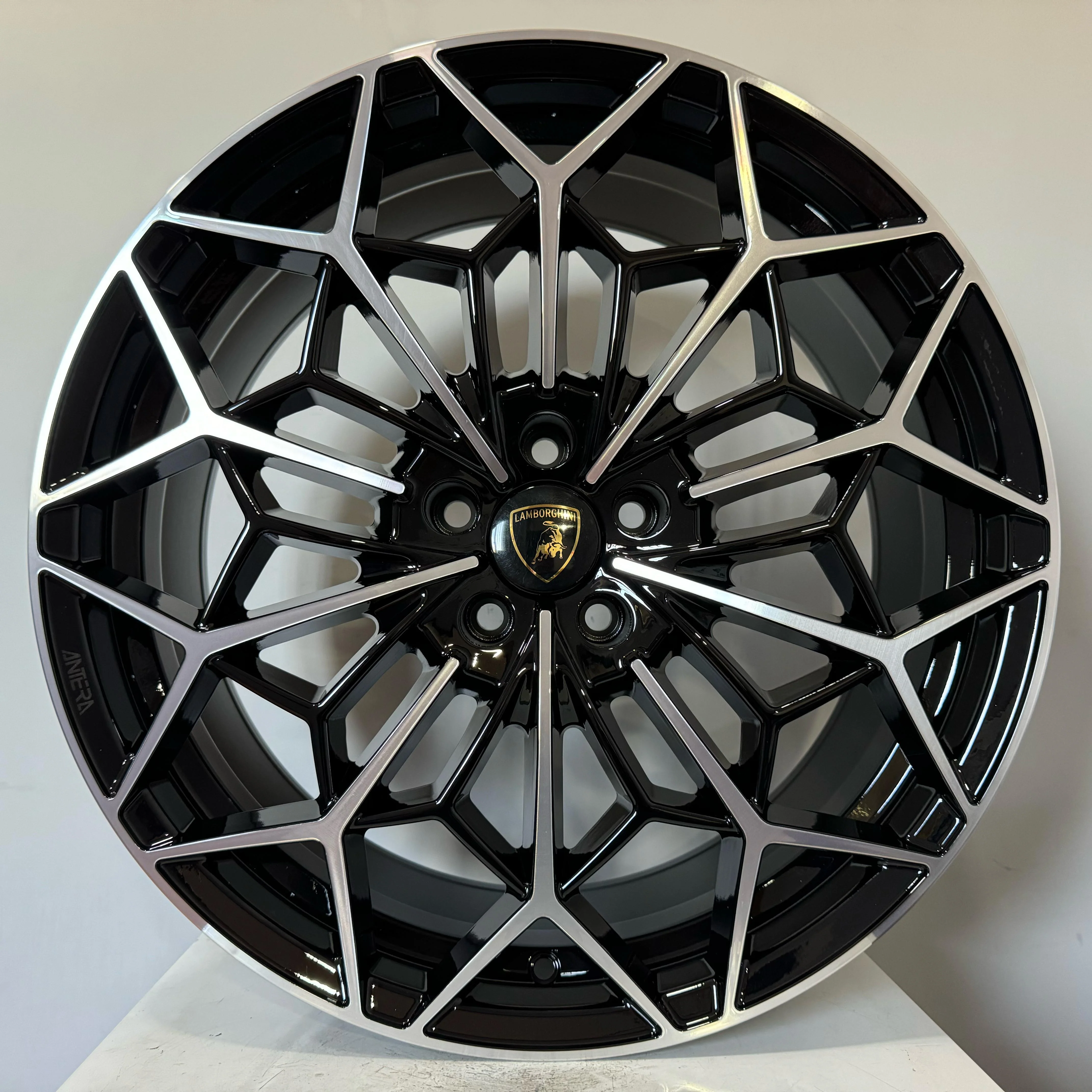 Set 4 Cerchi in lega Antera A105 per Lamborghini Urus doppia misura - Image 4