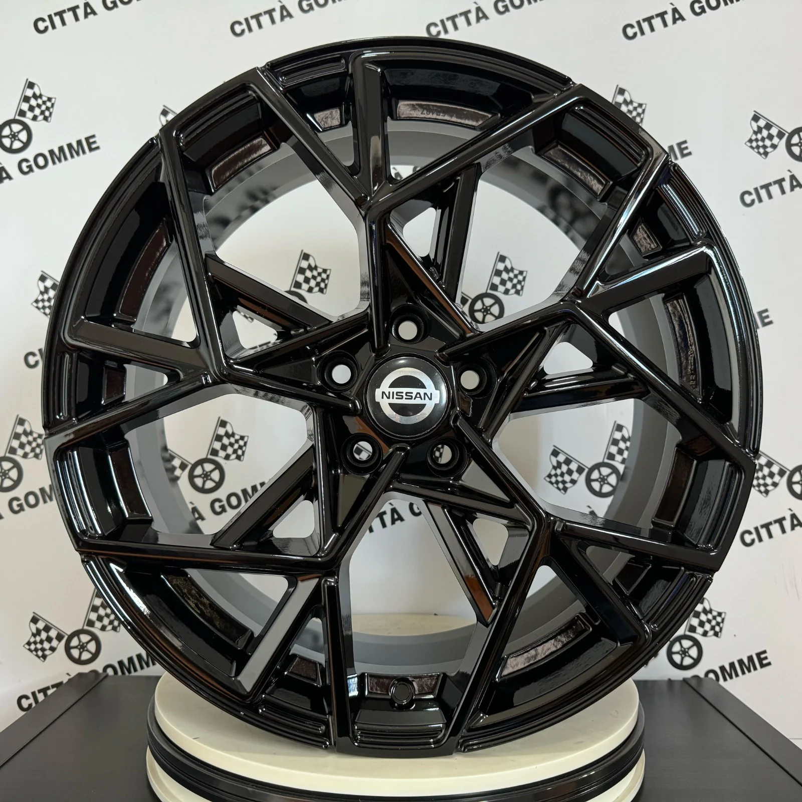 Set 4 Cerchi in lega Cartesio per Nissan JUKE LEAF QASHQAI X-TRAIL PULSAR TOWNSTAR - Image 3