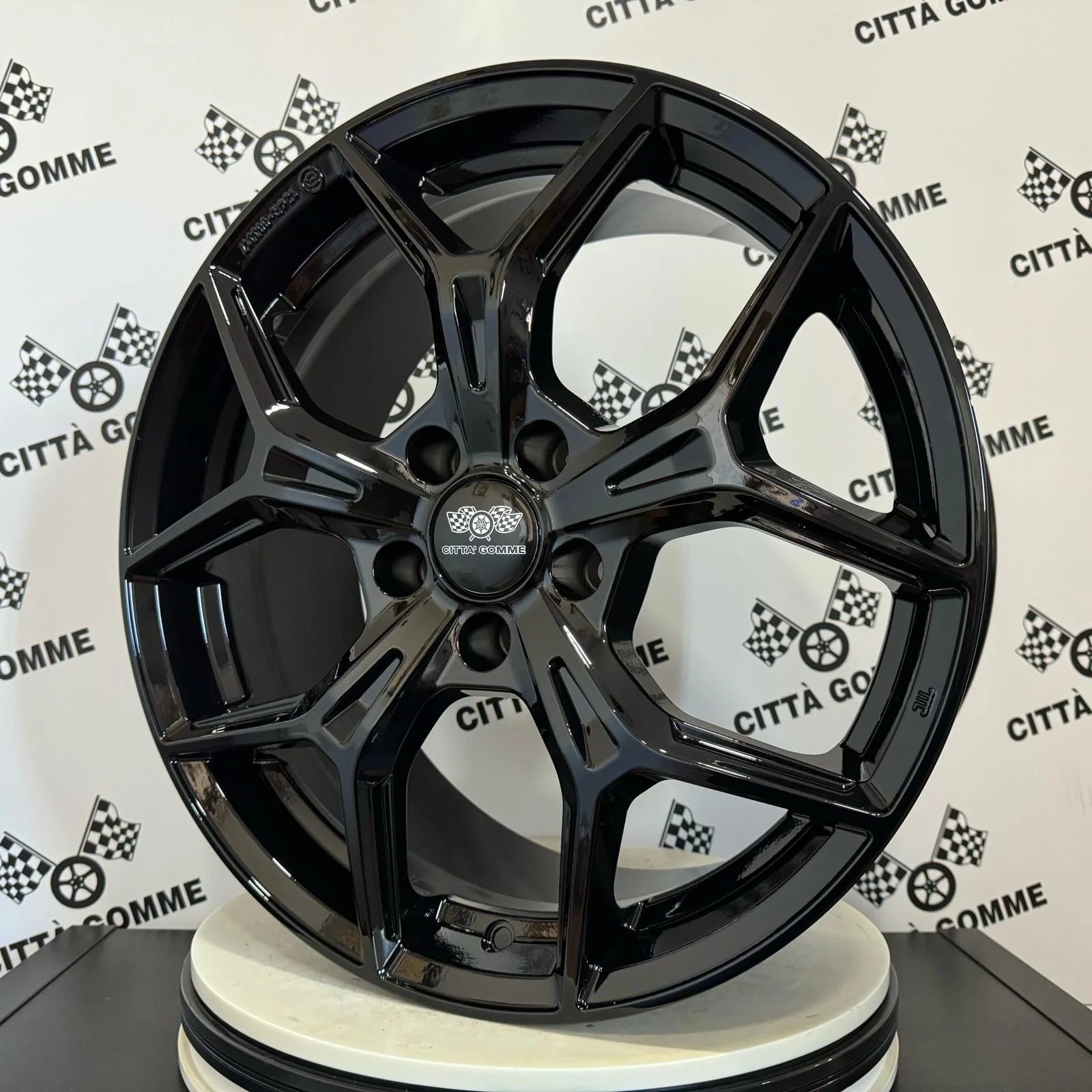 Set 4 Cerchi in lega EPICA per Audi A3 A4 A6 A7 A8 Q2 Q3 Q4 Q5 TT - Image 4