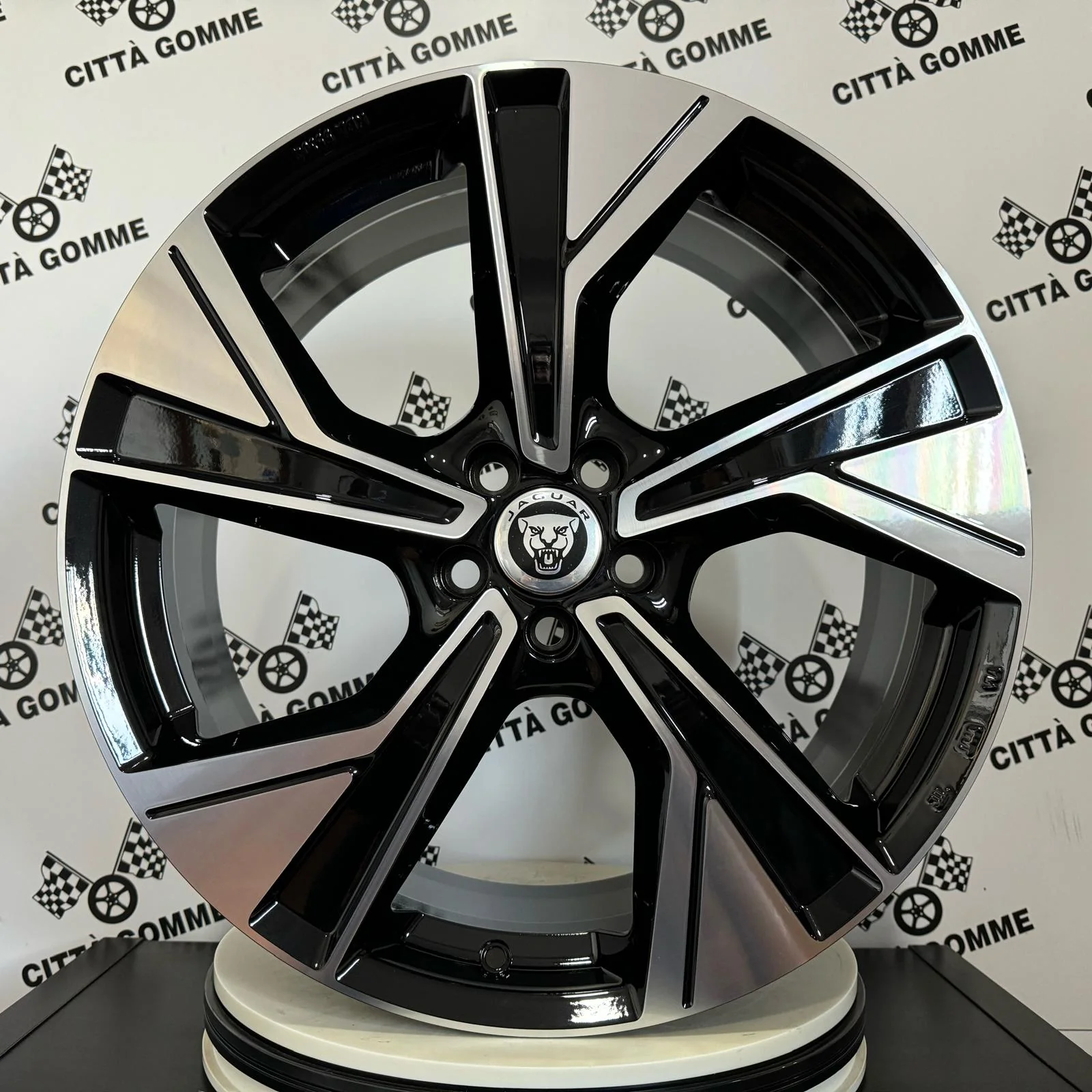 Set 4 Cerchi in lega MALMOE per Jaguar E-Pace F-Pace S-Type X-Type XE XJ XF Sportbrake - Image 2