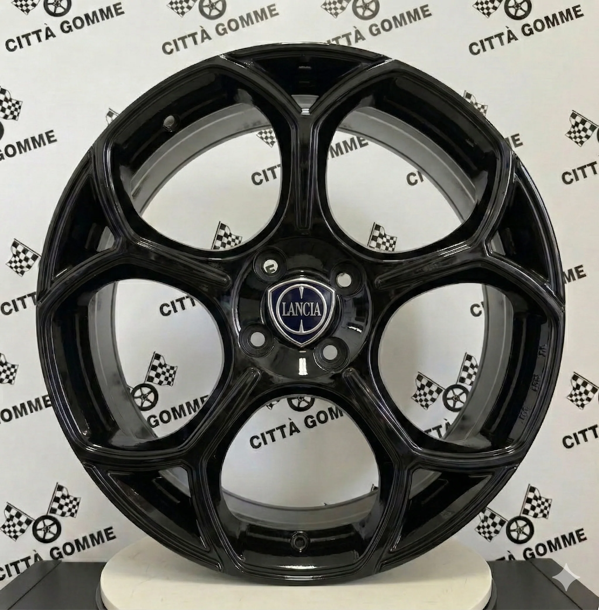 Set 4 Cerchi in lega MONZA per LANCIA YPSILON DAL 2024 - Image 2