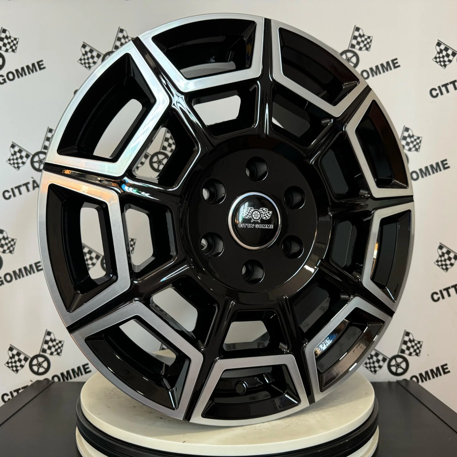 Set 4 Cerchi in lega PERVAN per HYUNDAI STARIA - Image 2