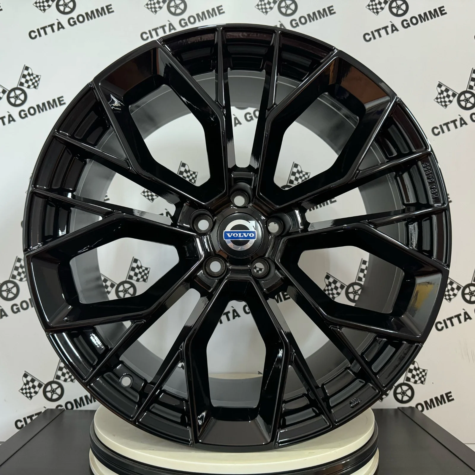 Set 4 Cerchi in lega STILO per Volvo C30 C70 S40 S60 S80 S90 V40 V50 V60 V70 V90 XC40 XC60 XC70 - Image 3