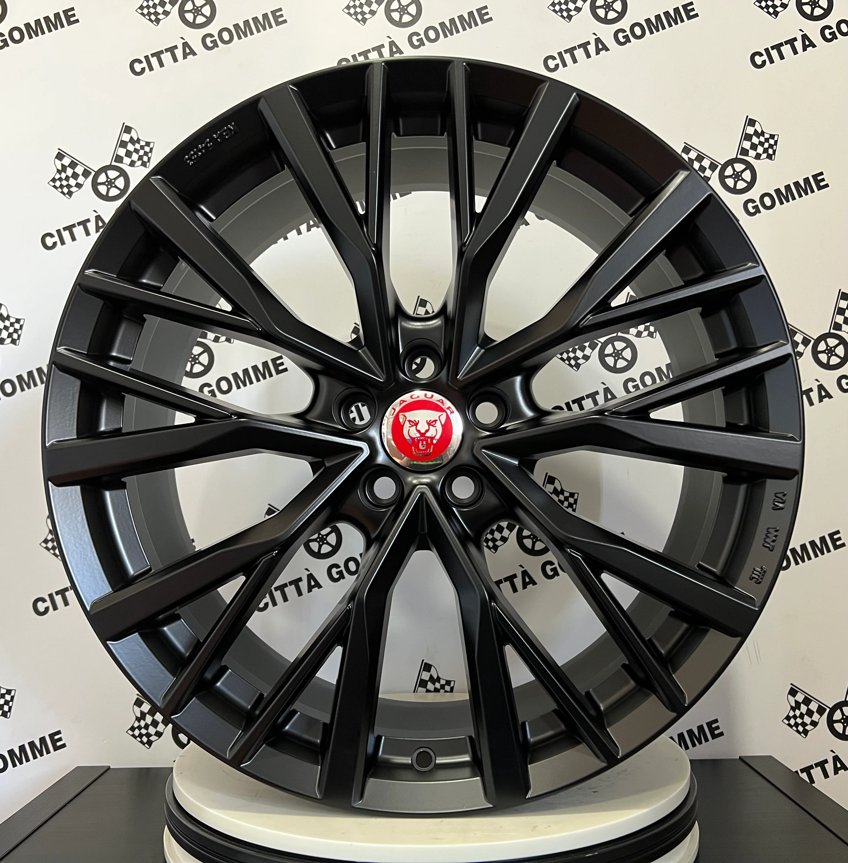 Set 4 Cerchi in lega Token per Jaguar E-Pace F-Pace I-Pace S-Type X-Type XE XJ XF Sportbrake - Image 2