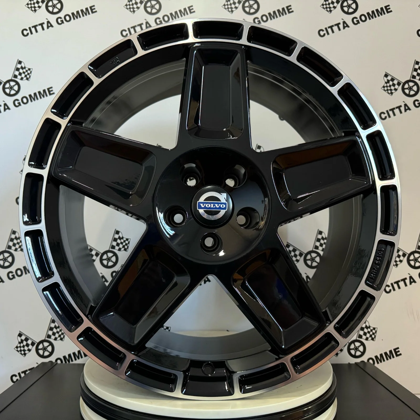 Set 4 Cerchi in lega TREK per VOLVO EX30 S60 S90 V60 V90 XC40 XC60 XC70 XC90 - Image 5