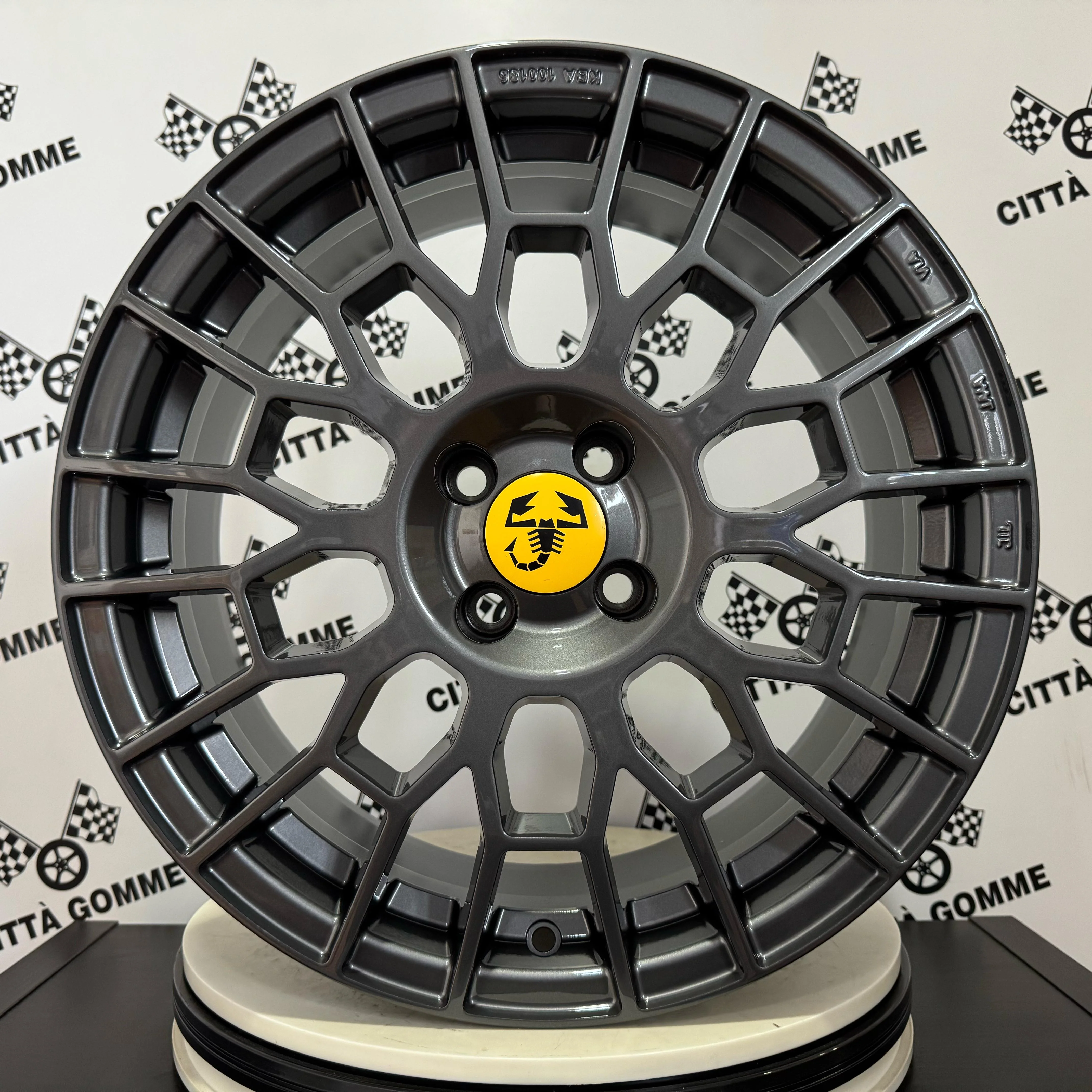 Set da 4 Cerchi in lega APX per ABARTH 124 GRANDE PUNTO (LOGO GIALLO) - Image 3