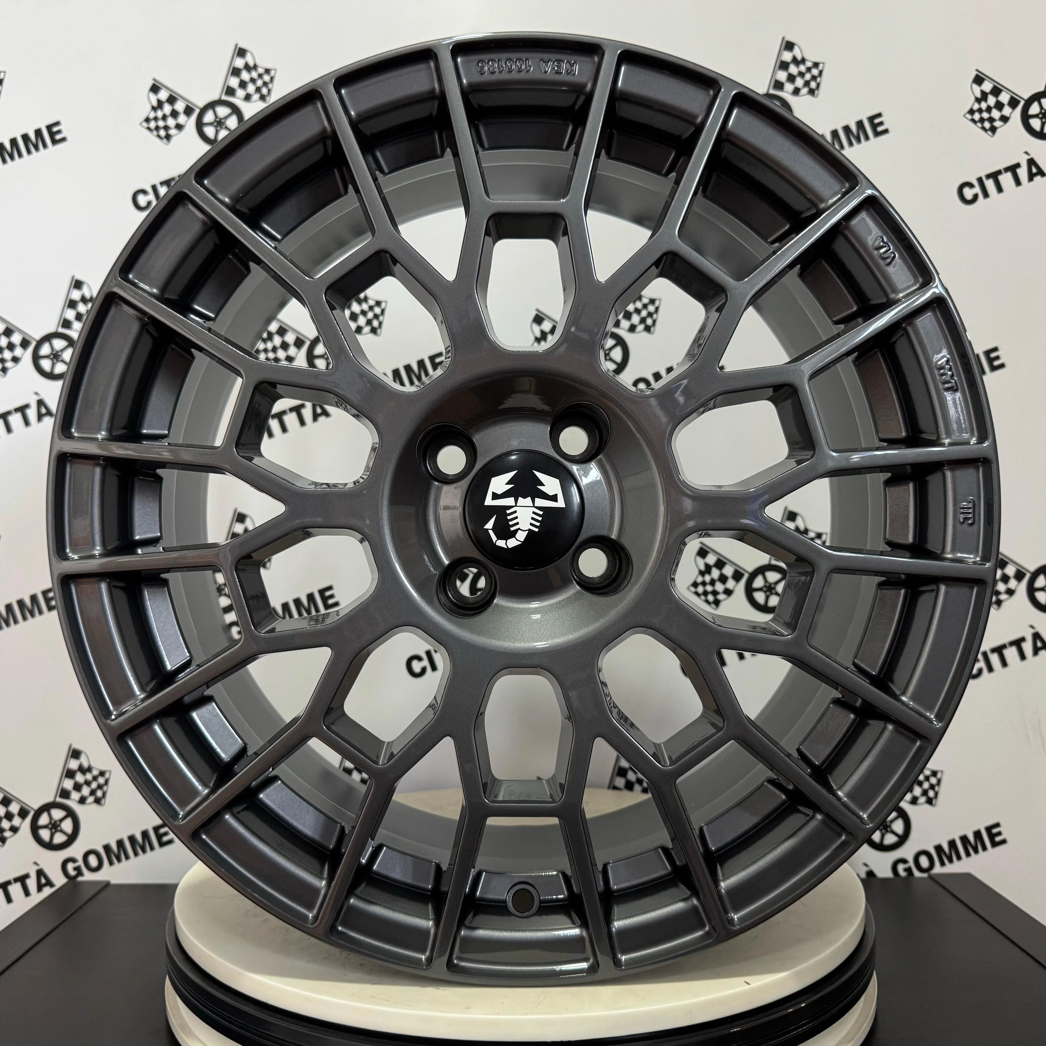Set da 4 Cerchi in lega APX per ABARTH 500 500E (LOGO NERO) - Image 3