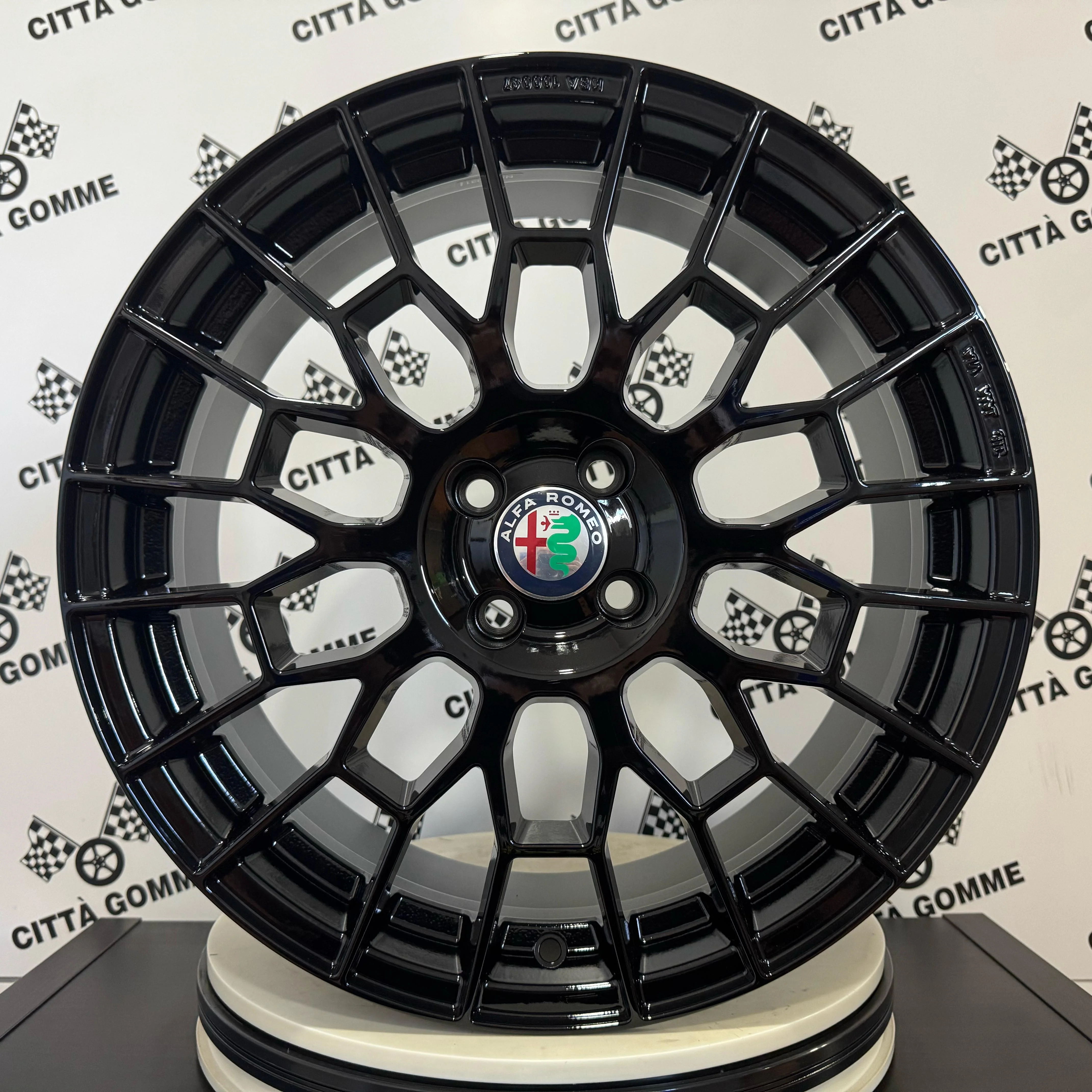 Set da 4 Cerchi in lega APX per ALFA ROMEO MITO - Image 2