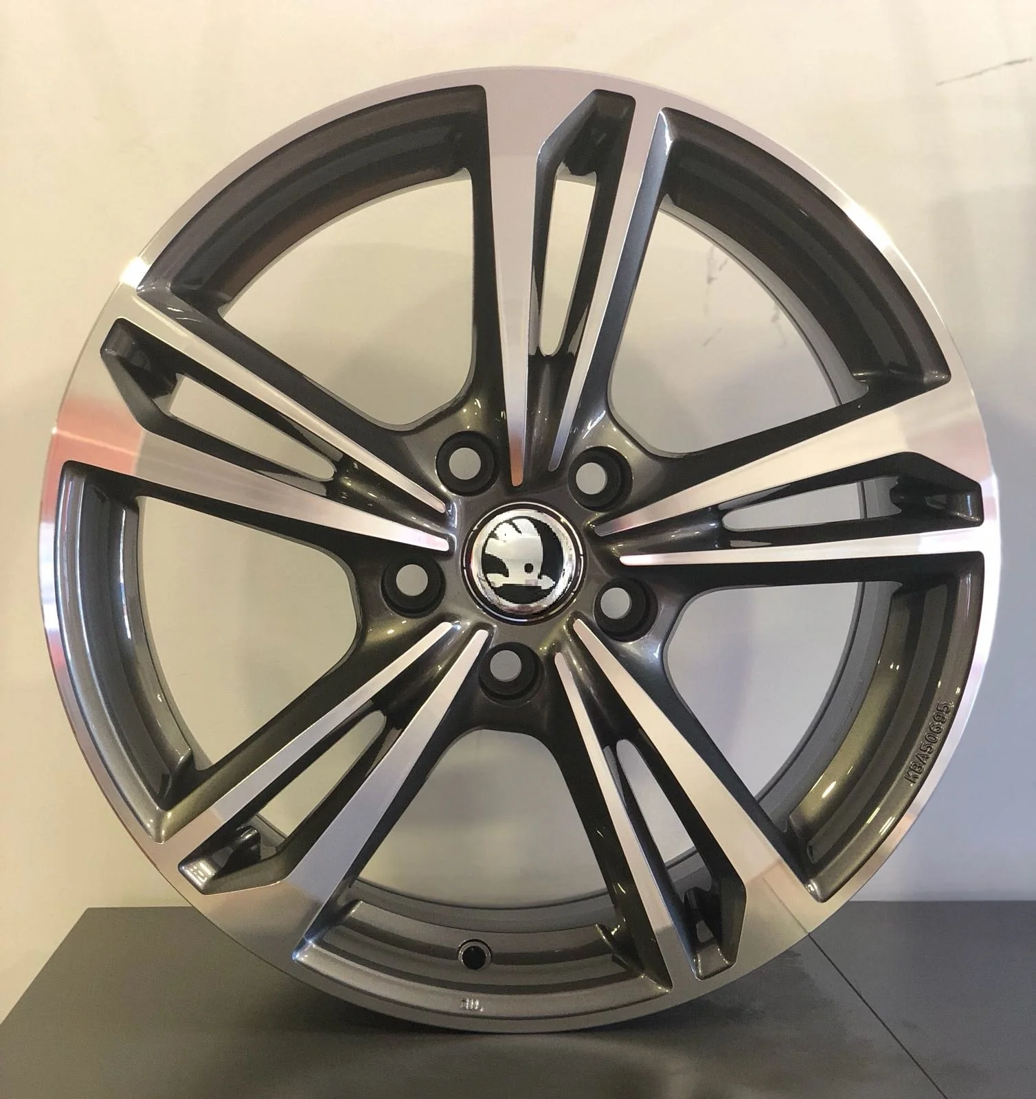 Set da 4 Cerchi in lega Astral per Skoda Karoq Kodiaq Octavia Superb Yeti Enyaq - Image 3