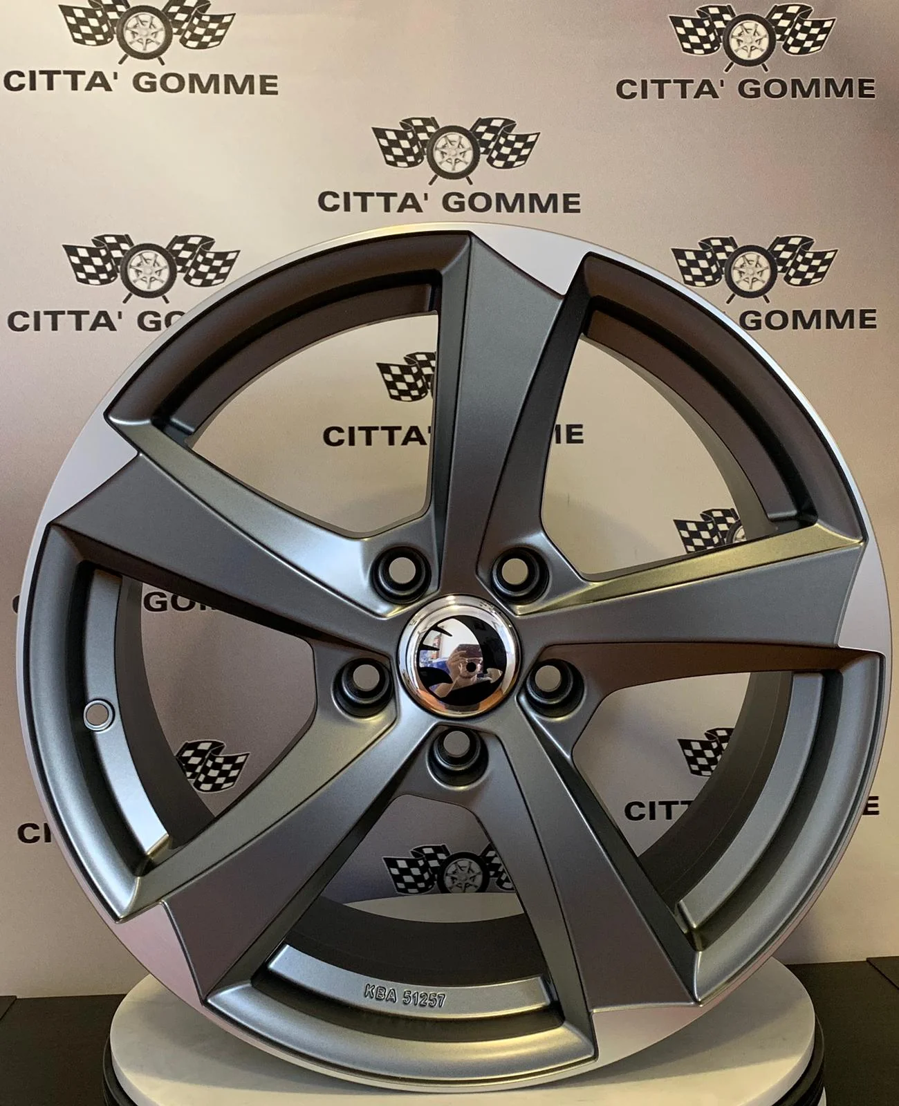 Set da 4 Cerchi in lega Ican per Skoda Fabia Kamiq Scala Praktik Rapid Spaceback Roomster Scout - Image 4