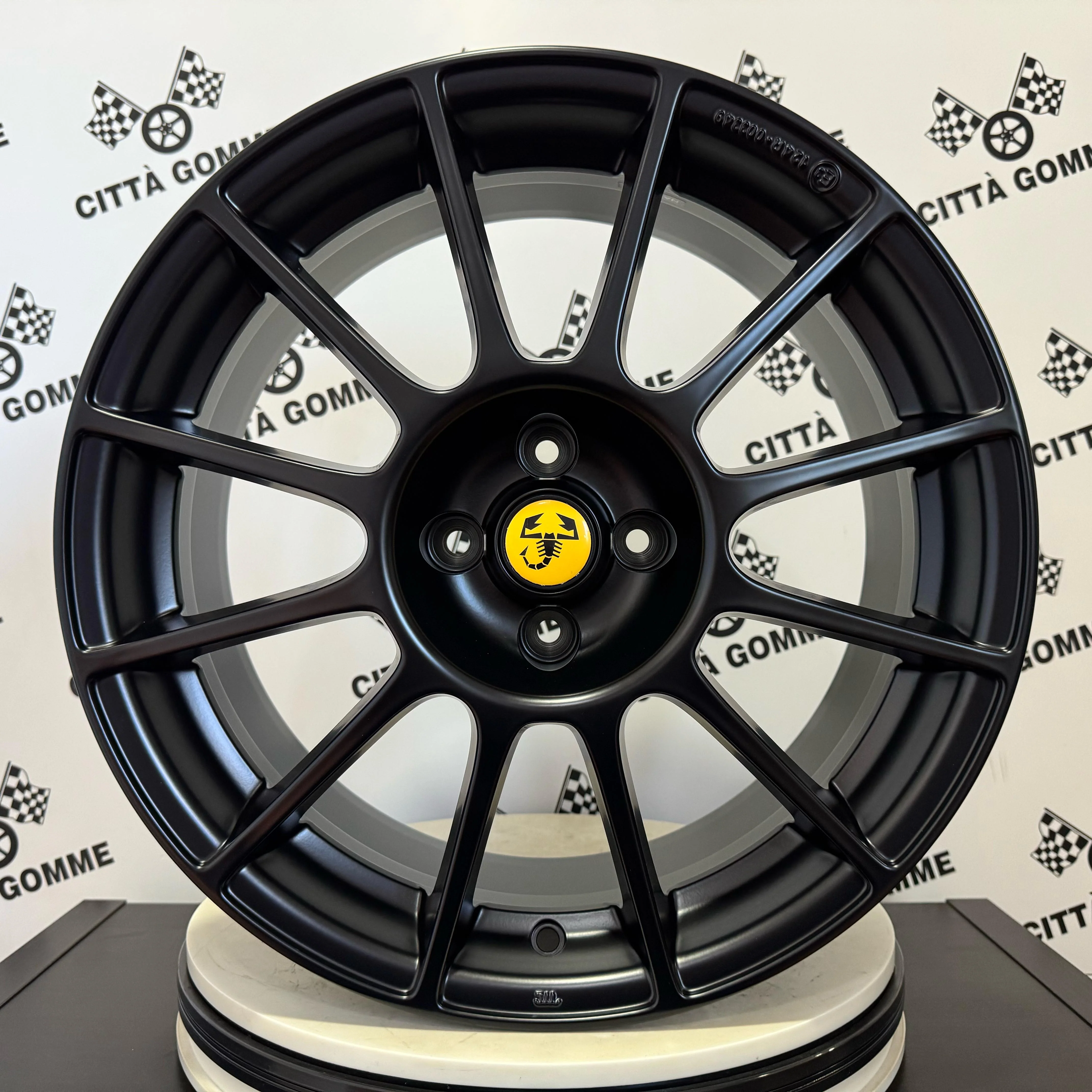 Set da 4 Cerchi in lega DEDICATI Abarth 500 595 SS esseesse YELLOW - Image 9