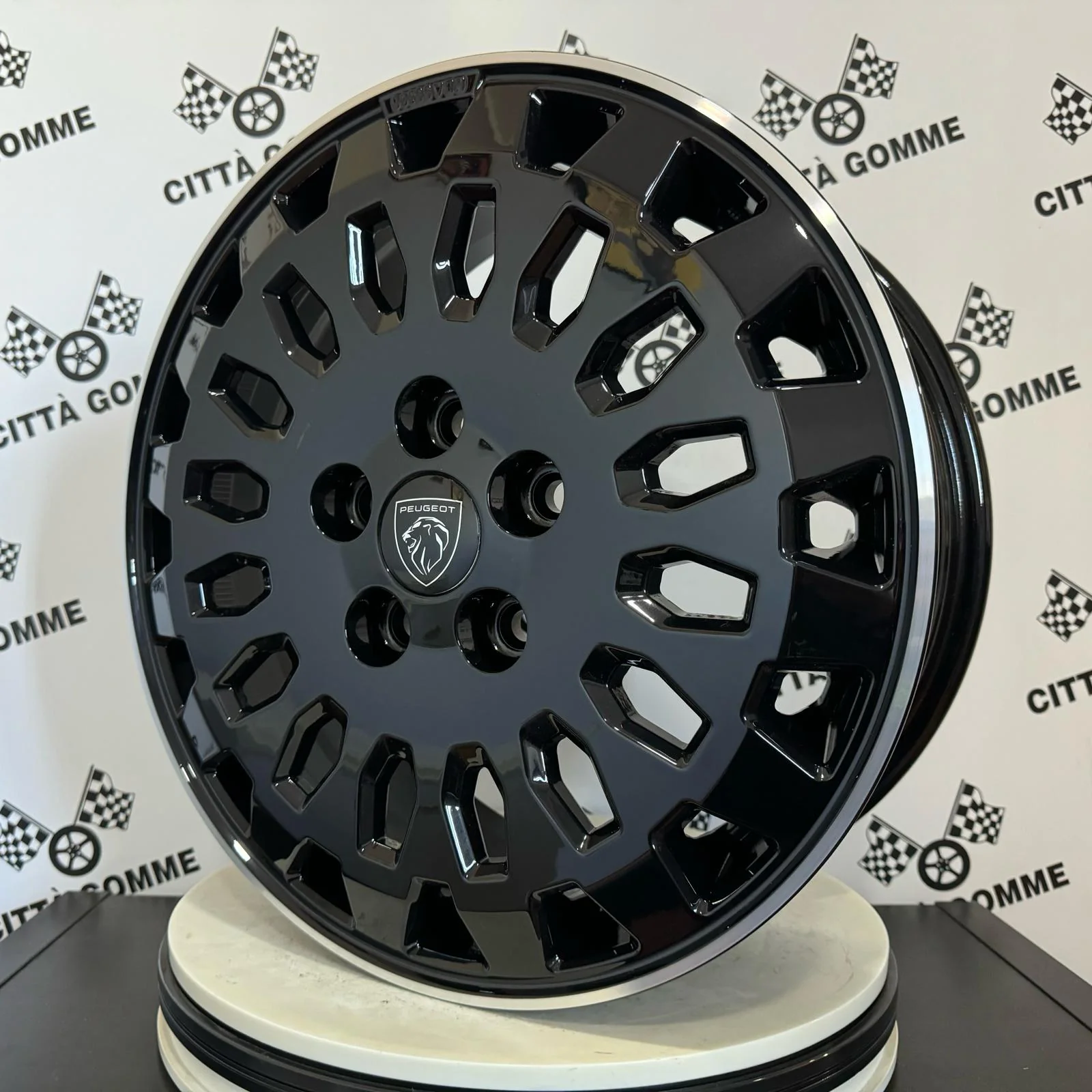 Set da 4 Cerchi in lega OVERLAND per PEUGEOT BOXER LIGHT 5X118 - Image 2