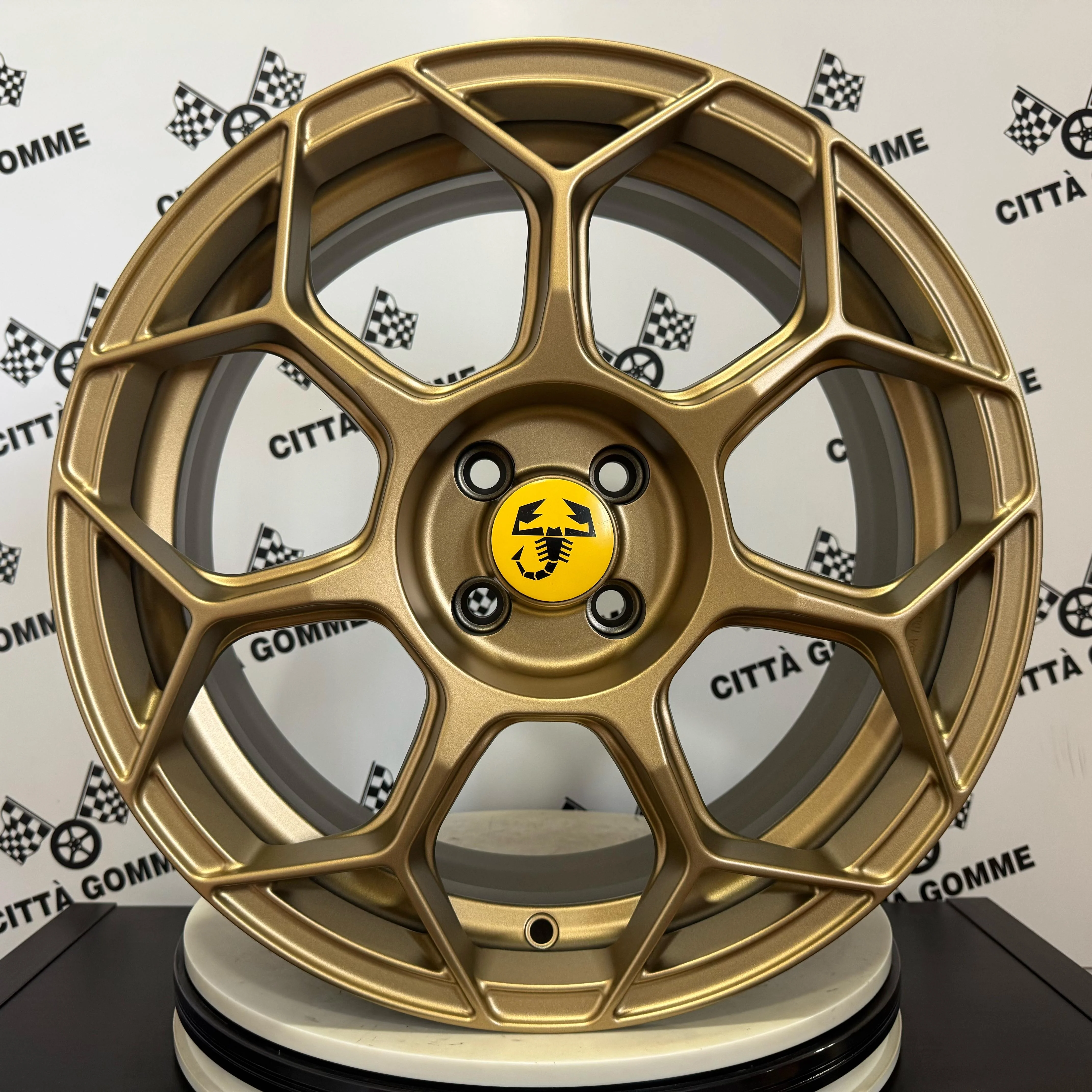 Set da 4 Cerchi in lega RACEWAY per Abarth 500 595 SS esseesse (LOGO GIALLO) - Image 6
