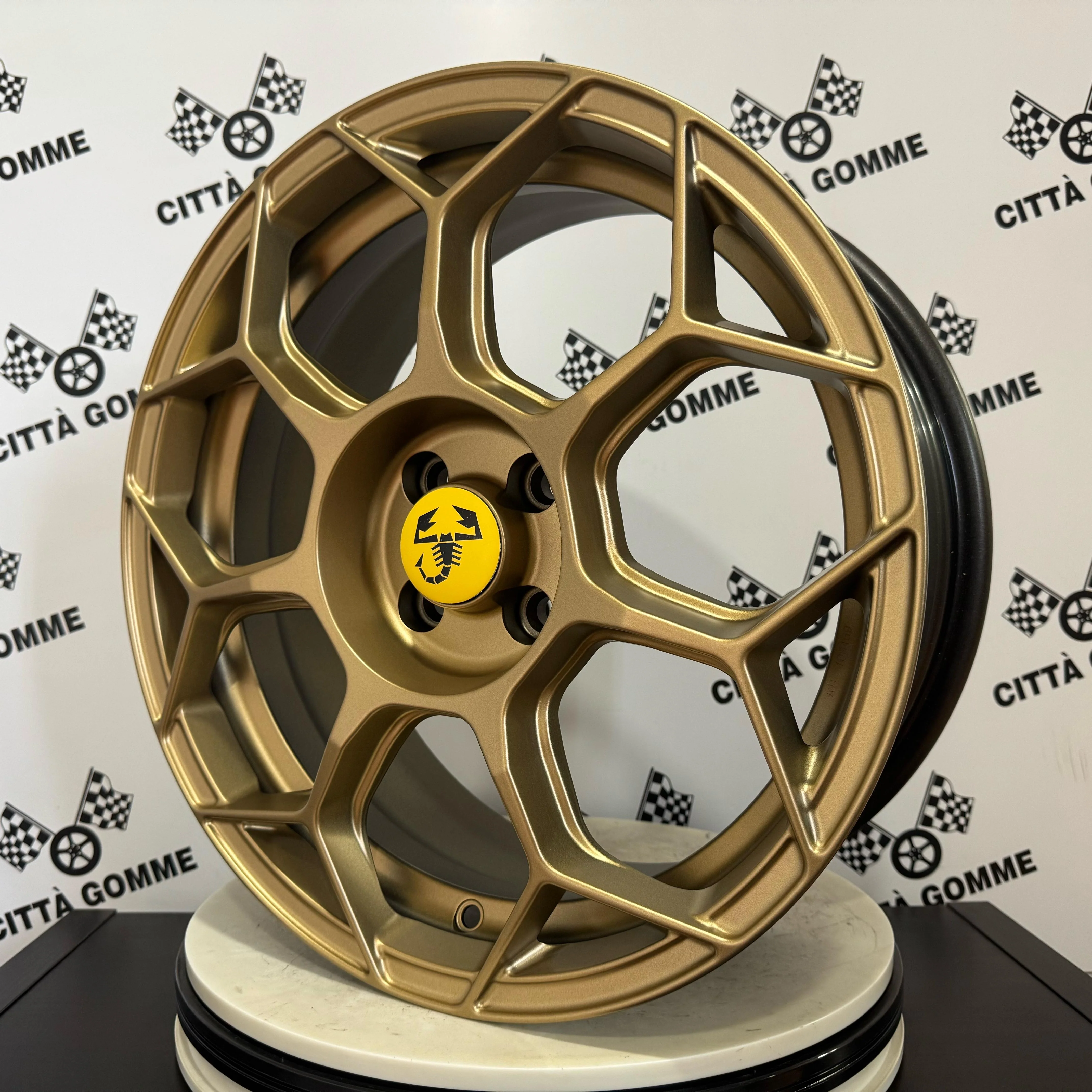 Set da 4 Cerchi in lega RACEWAY per Abarth 500 595 SS esseesse (LOGO GIALLO) - Image 5