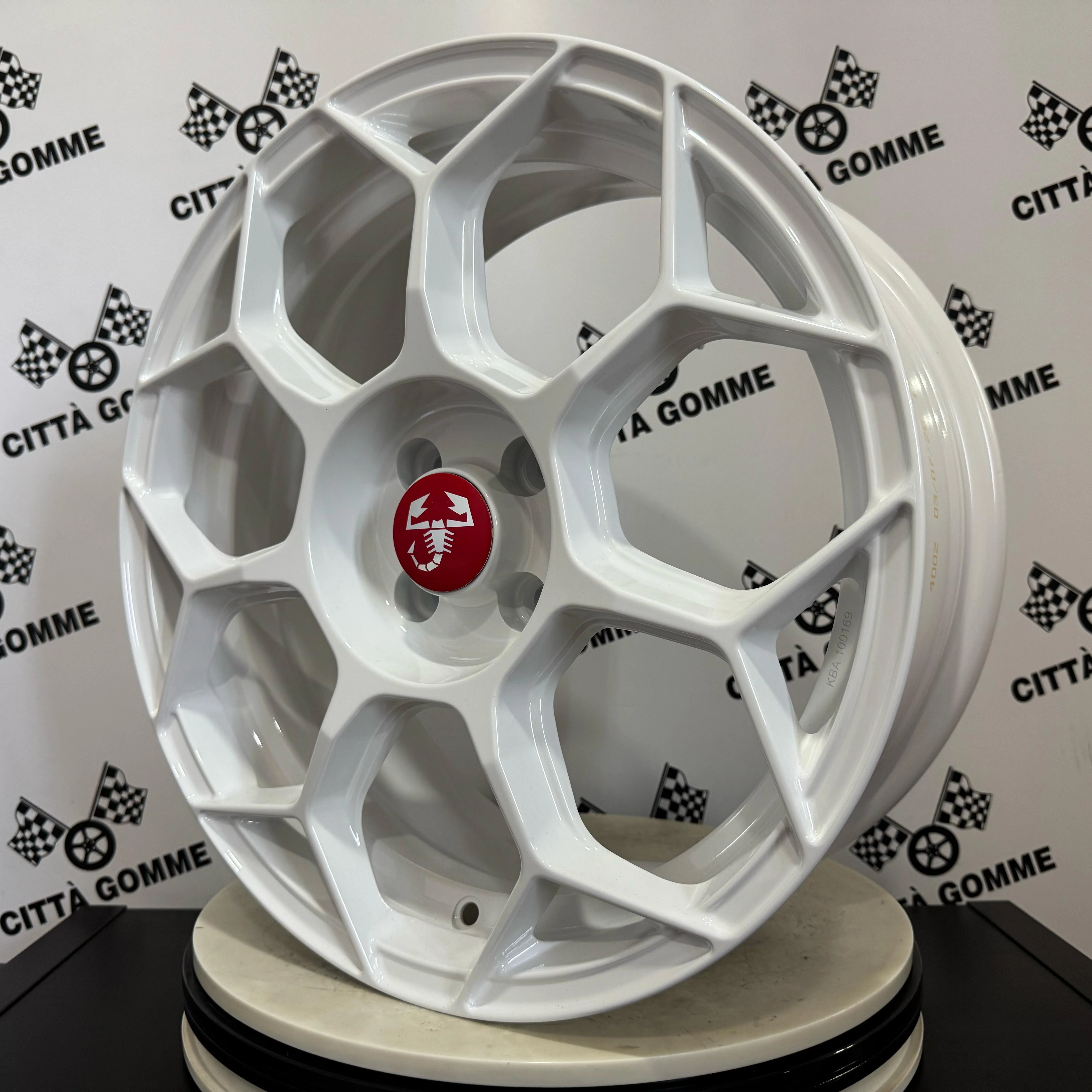 Set da 4 Cerchi in lega RACEWAY per Abarth 500 595 SS esseesse (LOGO ROSSO) - Image 4