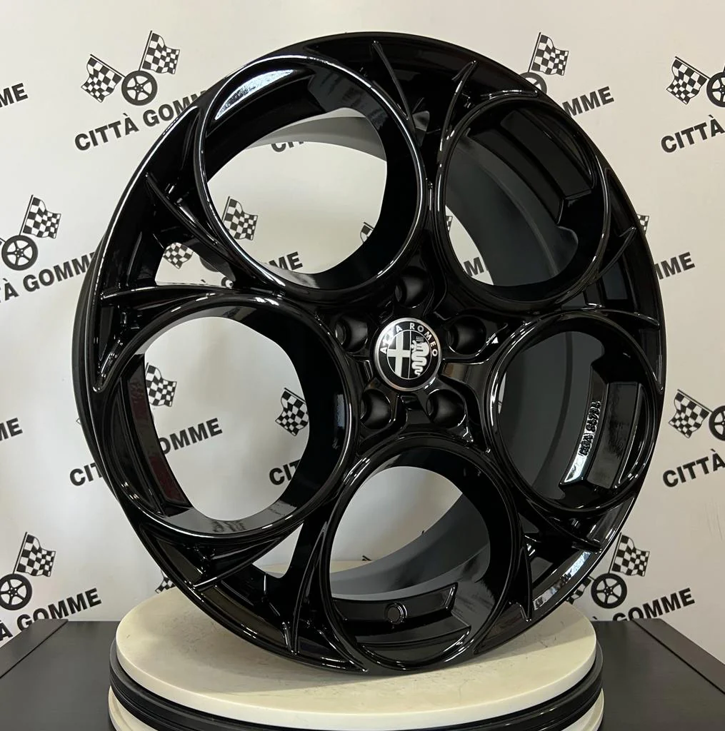 Set da 4 Cerchi in lega Scuderia per Alfa Romeo Giulia Doppia Misura - Image 6