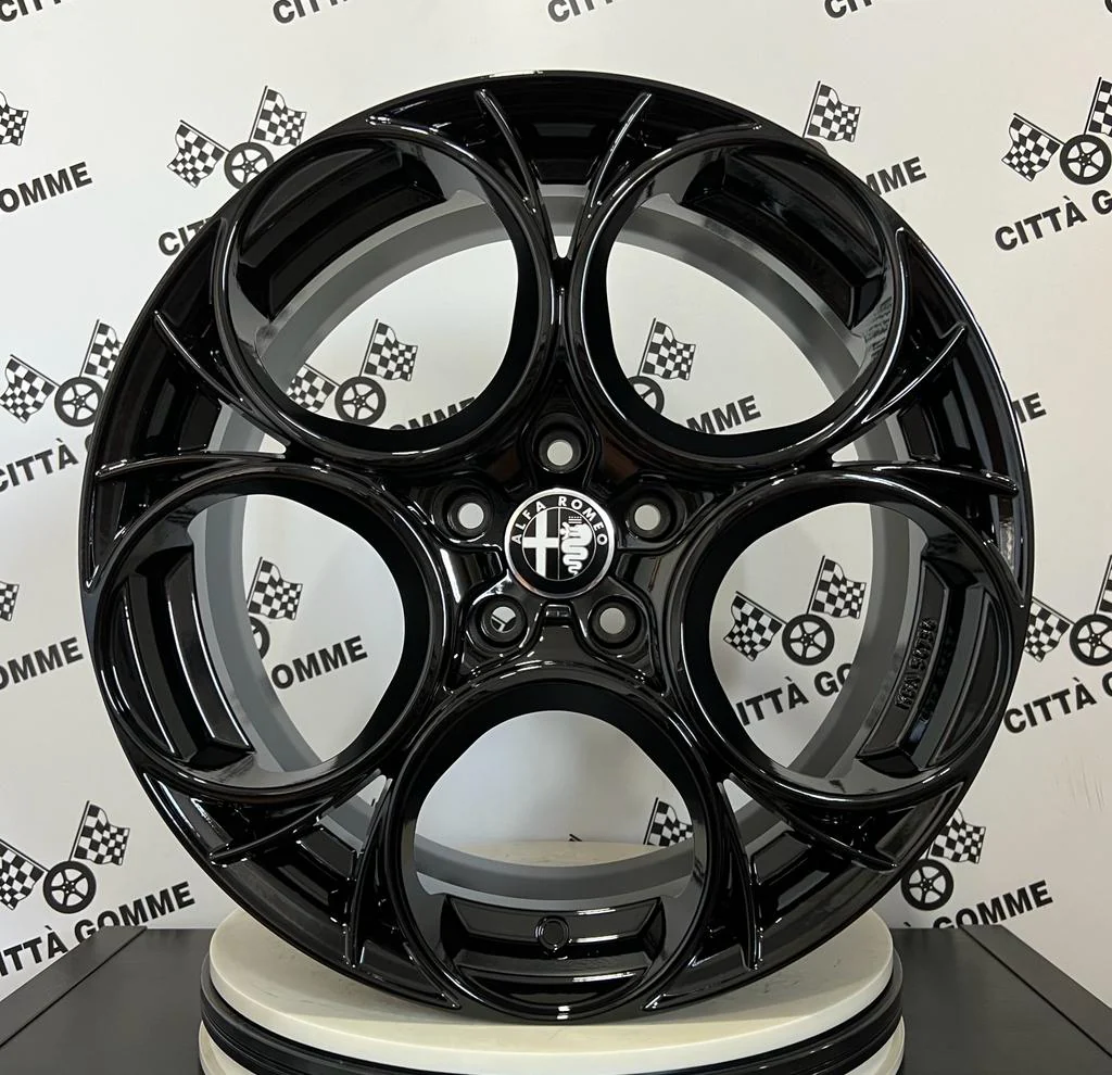 Set da 4 Cerchi in lega Scuderia per Alfa Romeo Giulia Doppia Misura - Image 7