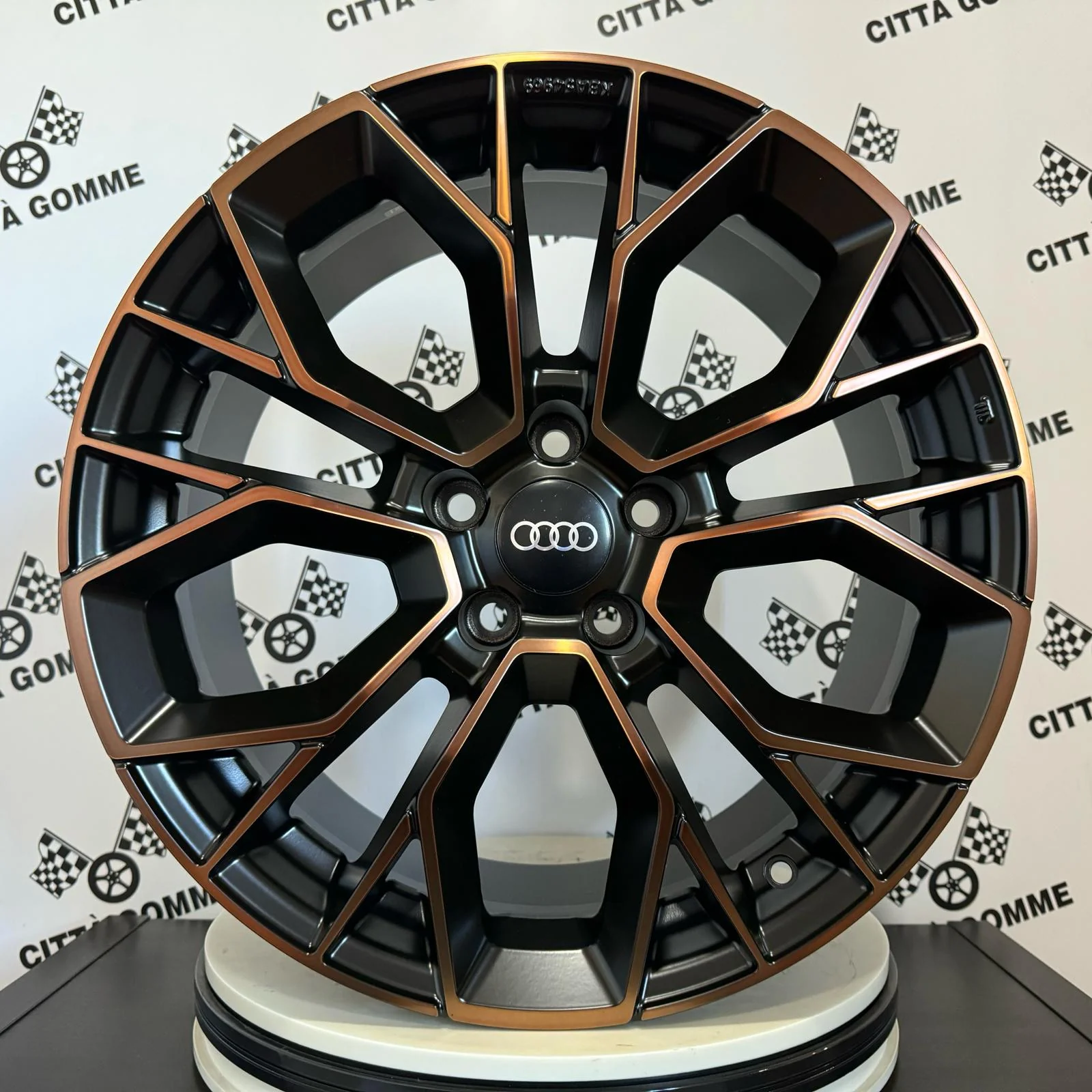 Set da 4 Cerchi in lega Stilo per Audi A3 A4 A5 A6 A7 A8 TT Q2 Q3 Q4 Q5 Q7 Q8 E-Tron - Image 2