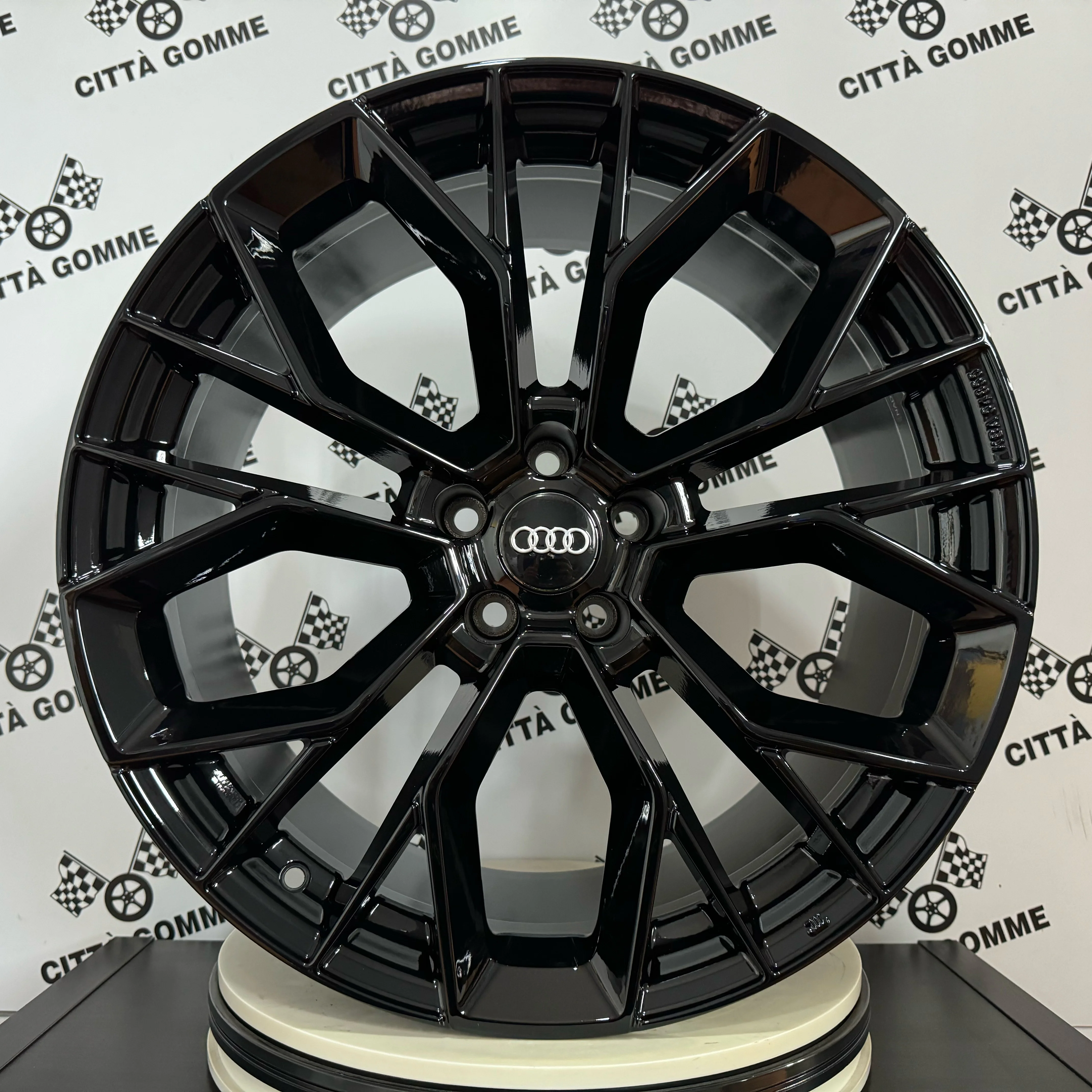 Set da 4 Cerchi in lega Stilo per Audi A3 A4 A5 A6 A7 A8 TT Q2 Q3 Q4 Q5 Q7 Q8 E-Tron - Image 3