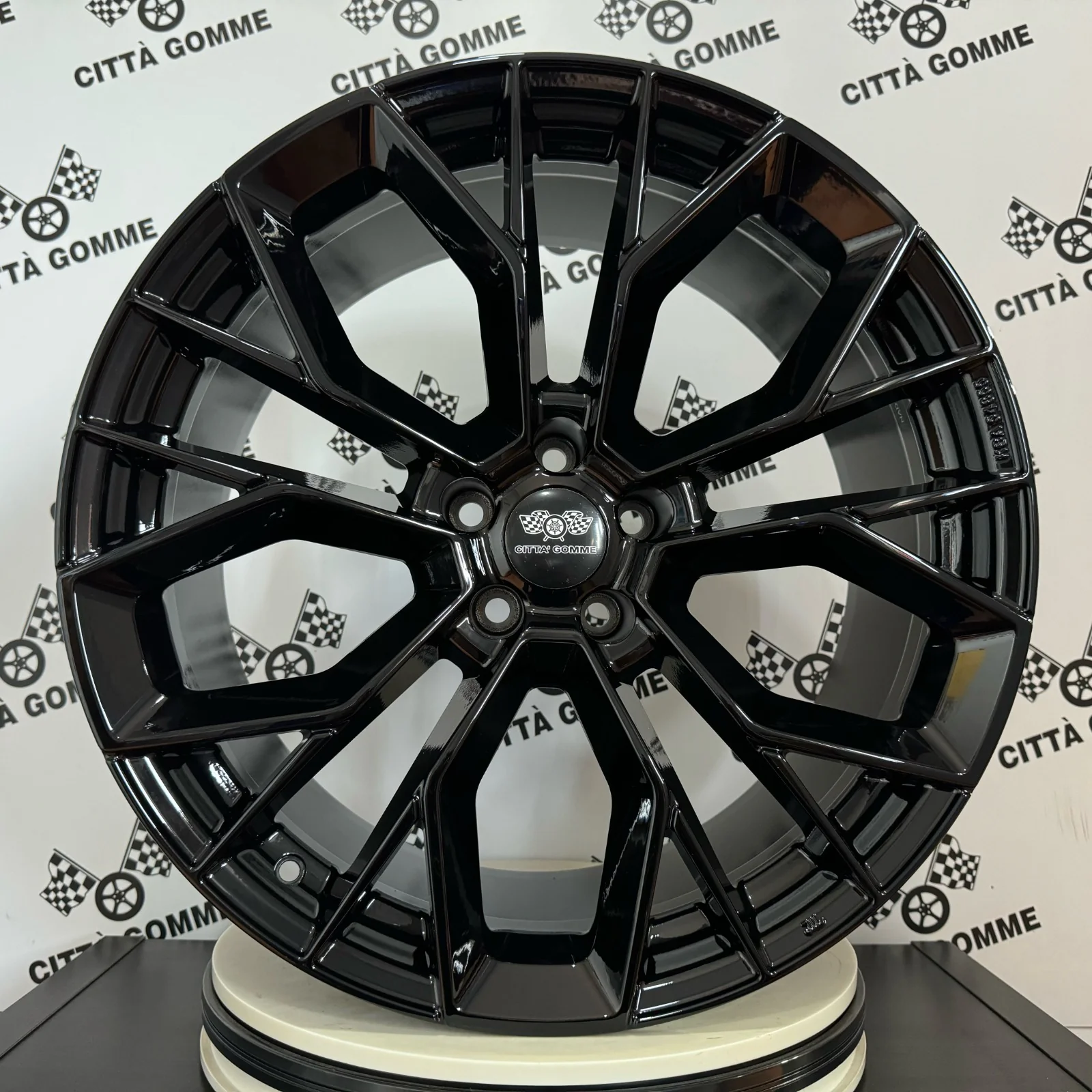 Set da 4 Cerchi in lega STILO per Infiniti Q30 / QX30 - Image 3